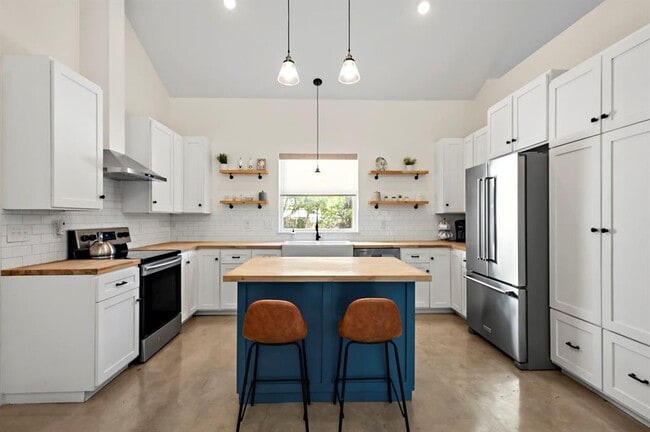 Building Photo - 805 Gallagher Dr