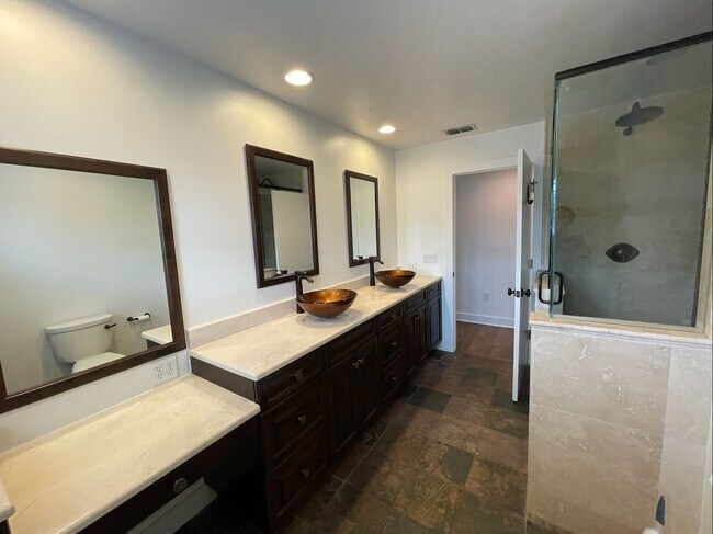 Building Photo - Davis Islands Spanish Med 3 Bed 2.5 Bath 1 car garage with Spool