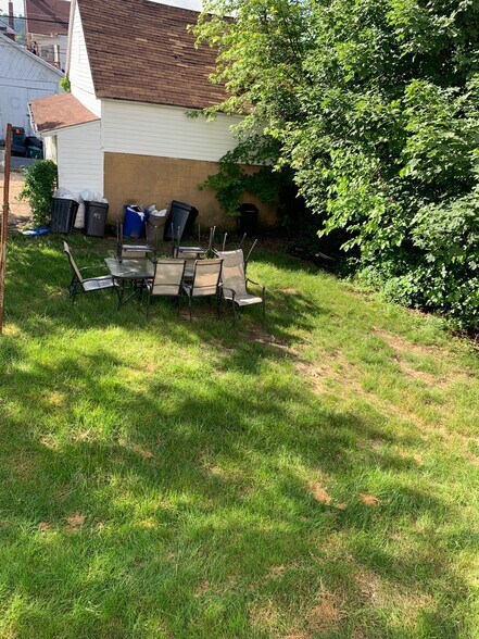 Building Photo - 115 Bullman St