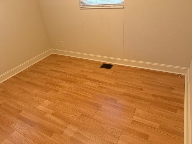 Building Photo - Cozy One Bedroom Triplex in Dilworth!