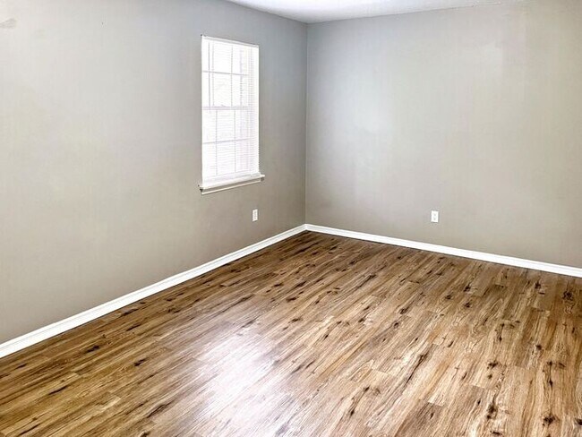 Building Photo - 8917 Tanya Dr