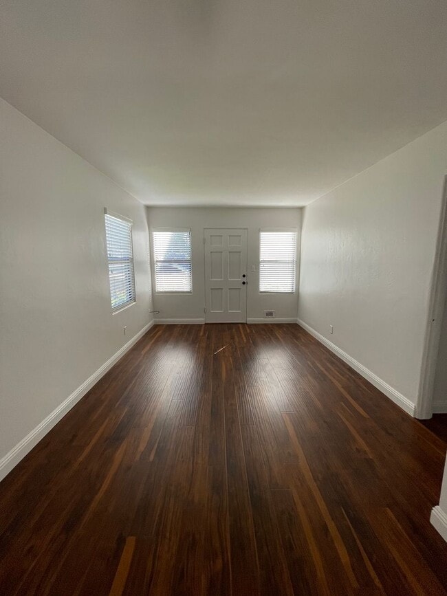 Interior Photo - Diamond Street