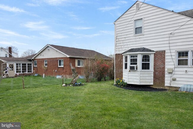 Building Photo - 203 Commonwealth Ave