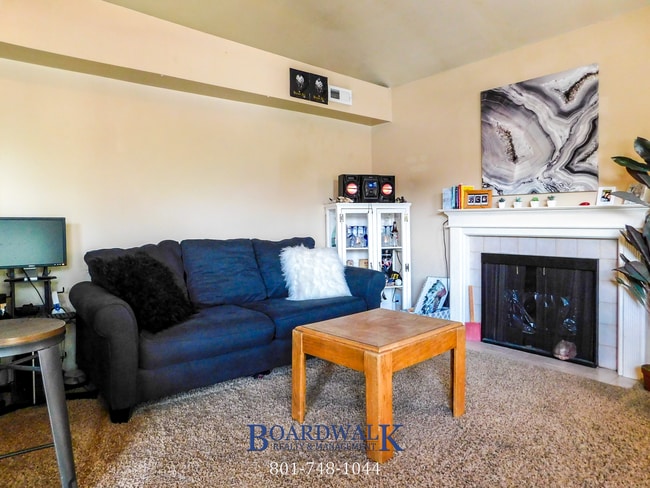 Building Photo - Charming 1-Bedroom Gem