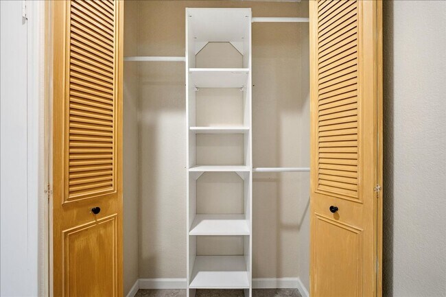 Building Photo - 2944 Calle Del Sol Way