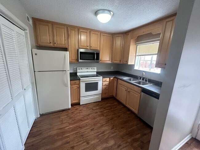 Building Photo - 940-403 Glenn Street, West Columbia SC 29169