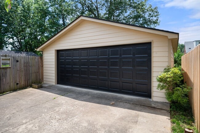 Building Photo - Make This Your Home!