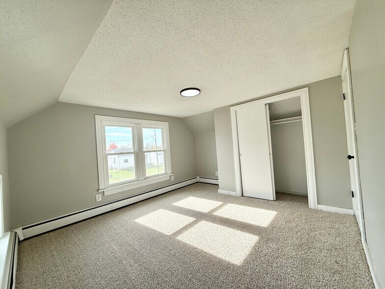 Building Photo - 1005 13th Ave