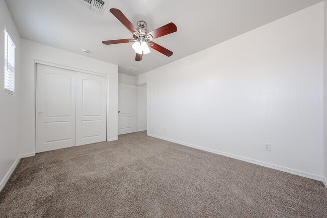 Building Photo - 41298 W Park Hill Dr