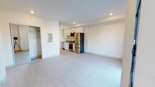 Interior Photo - 345 6th