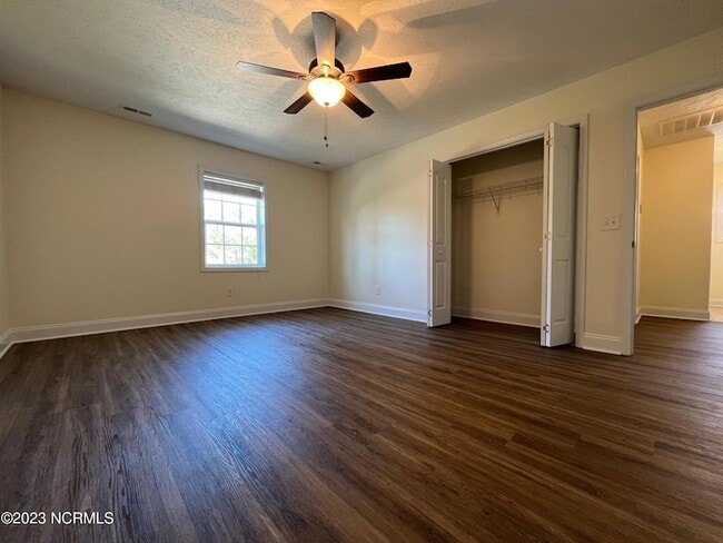 Building Photo - 117 Lightwater Dr