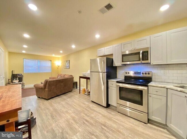 Building Photo - 2214 N Camac St