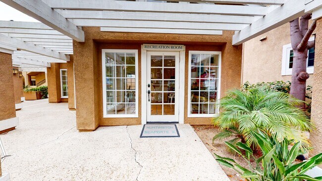 Building Photo - Fantastic 2 bed / 2 bath Condo in Huntingt...
