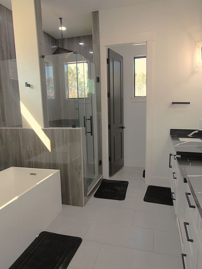 Building Photo - Resort Like Living in a Country Setting