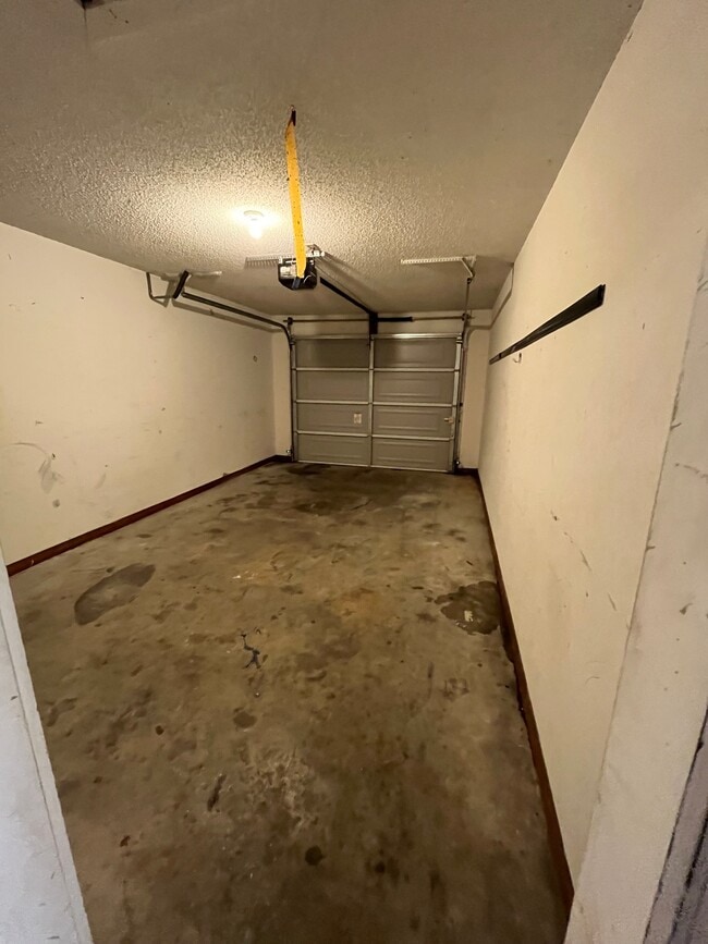 Building Photo - 28 Park Cir