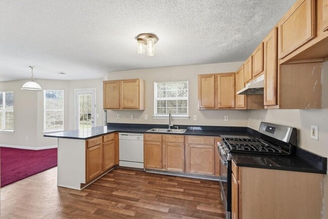 Building Photo - 589 Wren Walk