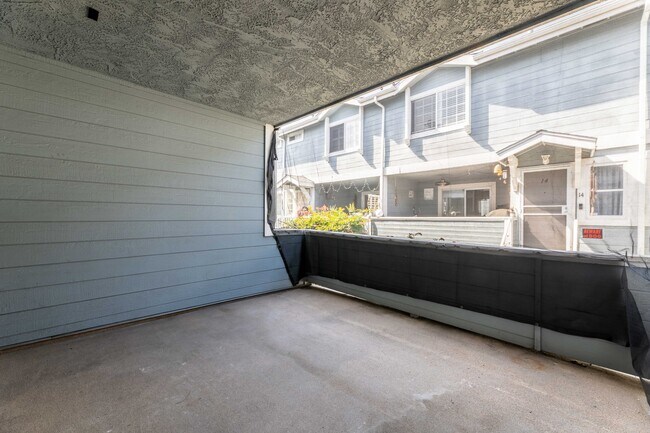 Building Photo - 21249 Figueroa St