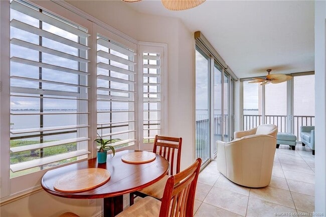 Building Photo - 5750 NE Island Cove Way