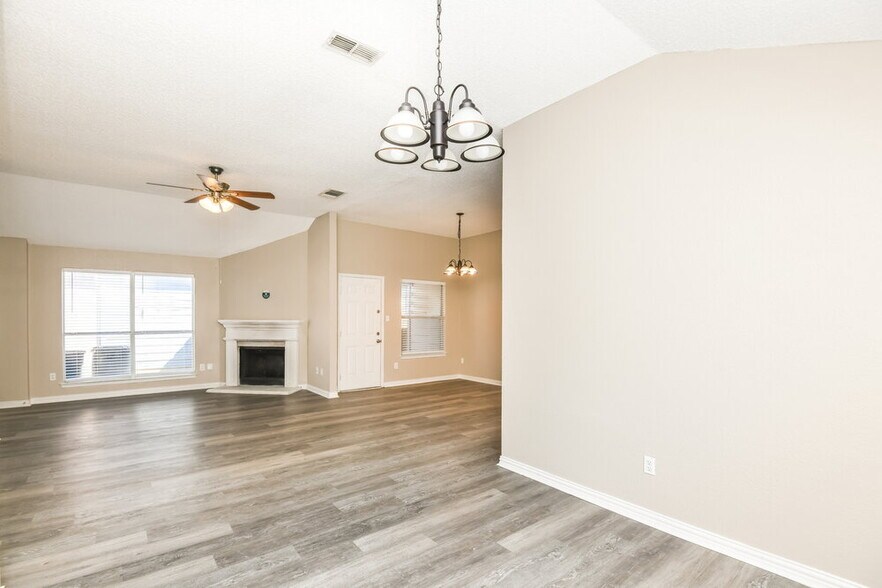 Building Photo - 10509 Shadywood Dr