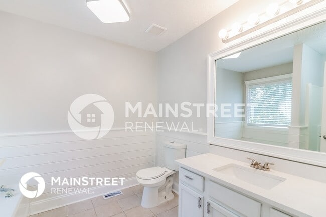 Building Photo - 23 Silverthorne Dr