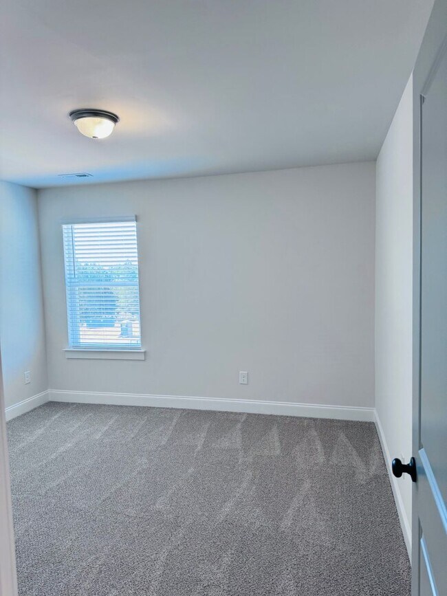 Building Photo - Savoy Floorplan