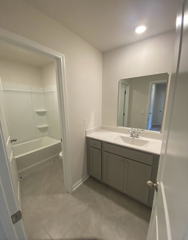 Building Photo - 1170 sennema circle