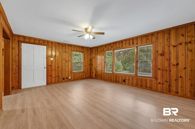 Building Photo - 6425 Village Point Dr