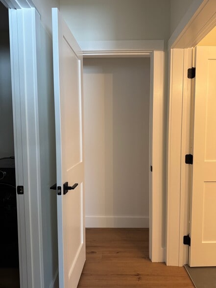 Building Photo - 404 Main St