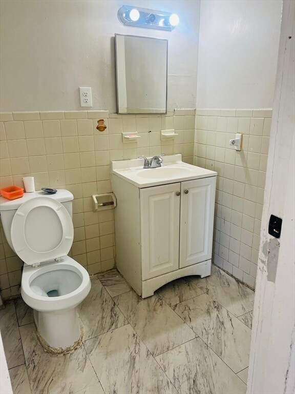 Building Photo - 526 Western Ave