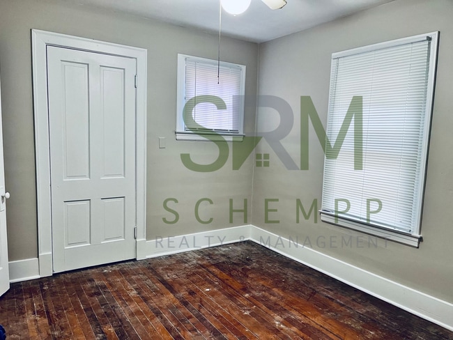 Building Photo - Two Bedroom House with Detached Garage-Section 8 Accepted