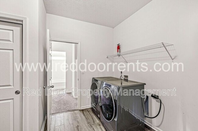 Building Photo - 4920 Penoyer Ln