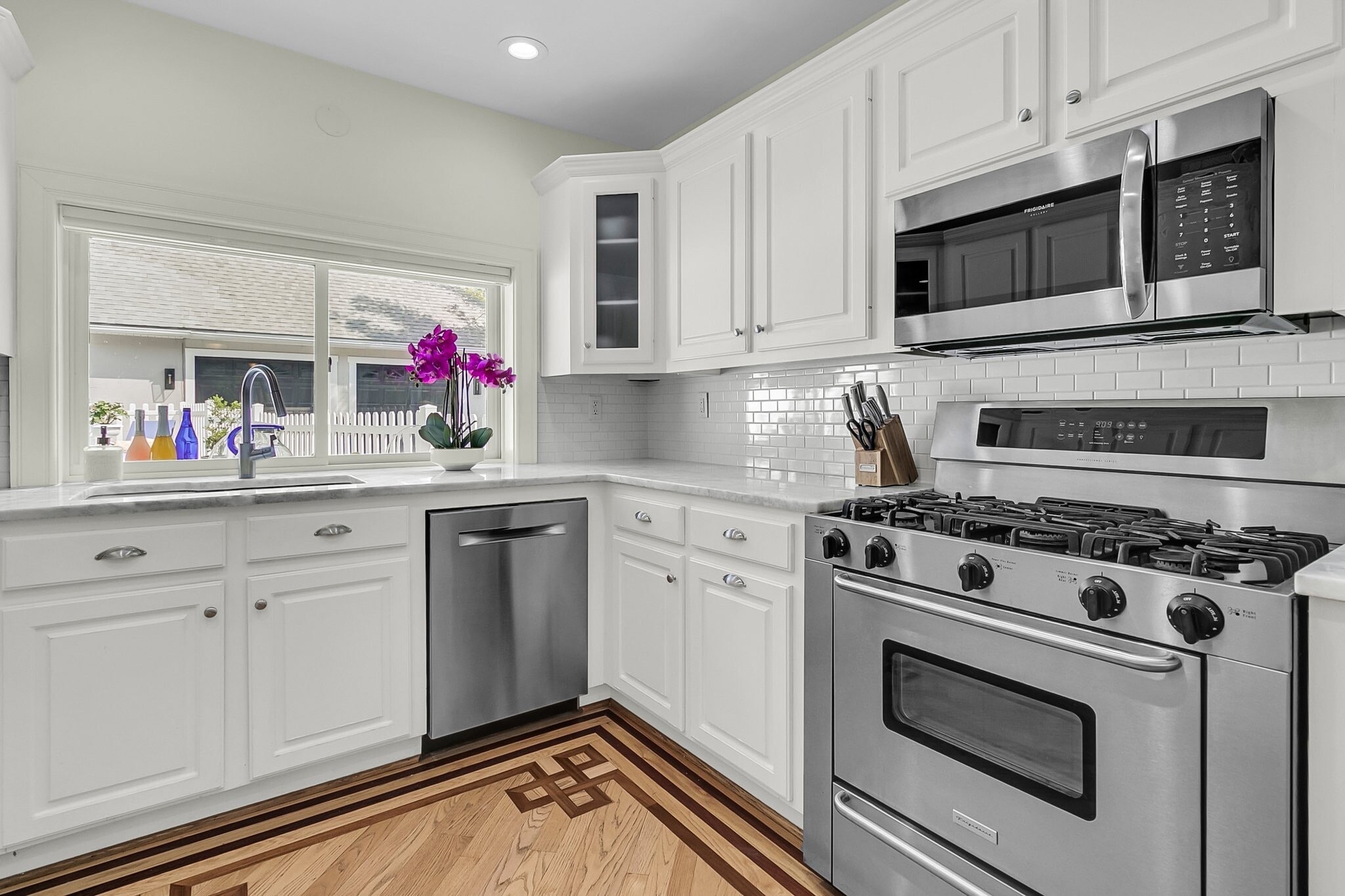 Kitchen - 2142 Golfview Dr