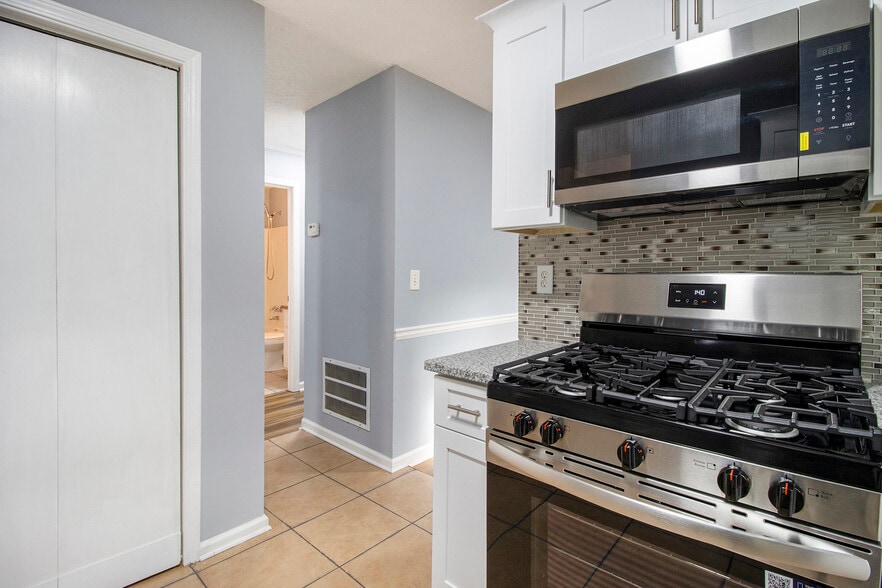 Building Photo - 1117 Summer Brook Rd