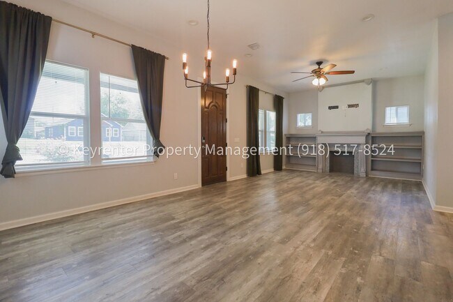 Building Photo - 1324 N Cheyenne Ave
