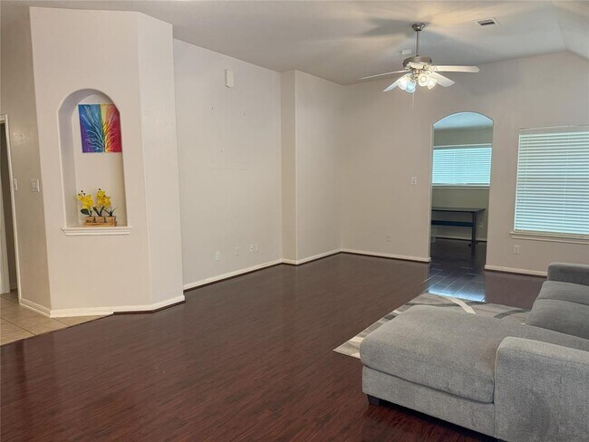 Building Photo - 10518 Rustling Villas Ln