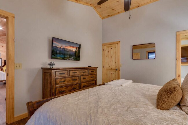 Building Photo - 5151 Riversong Way