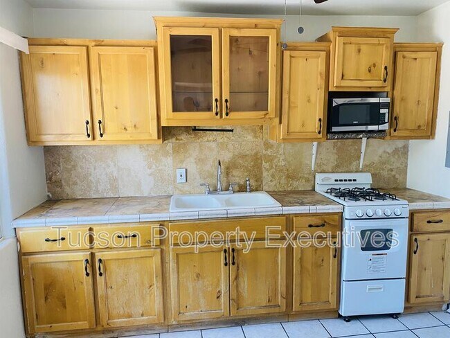 Building Photo - 208 W Ventura St