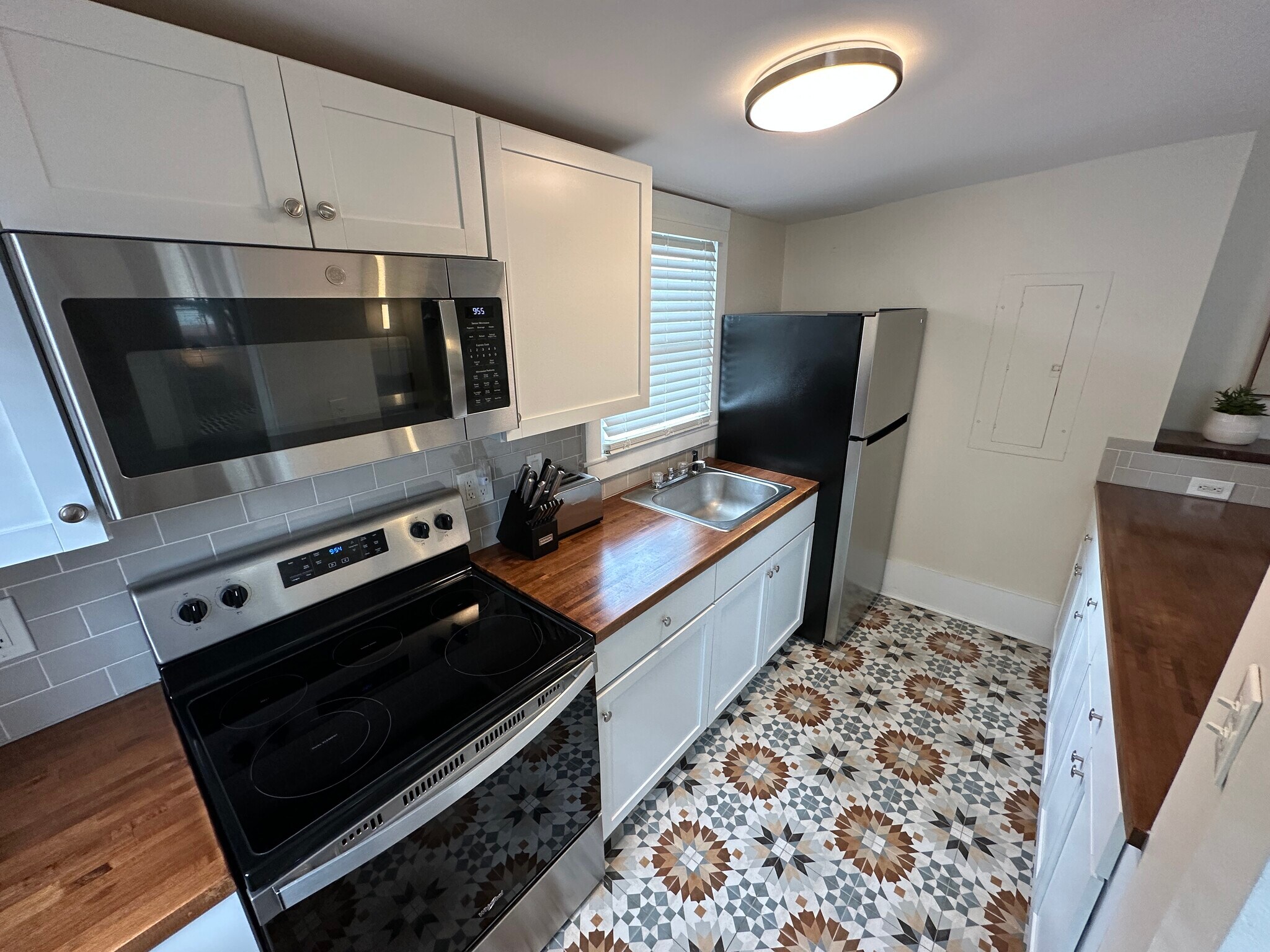 Building Photo - 303 W Park Ave