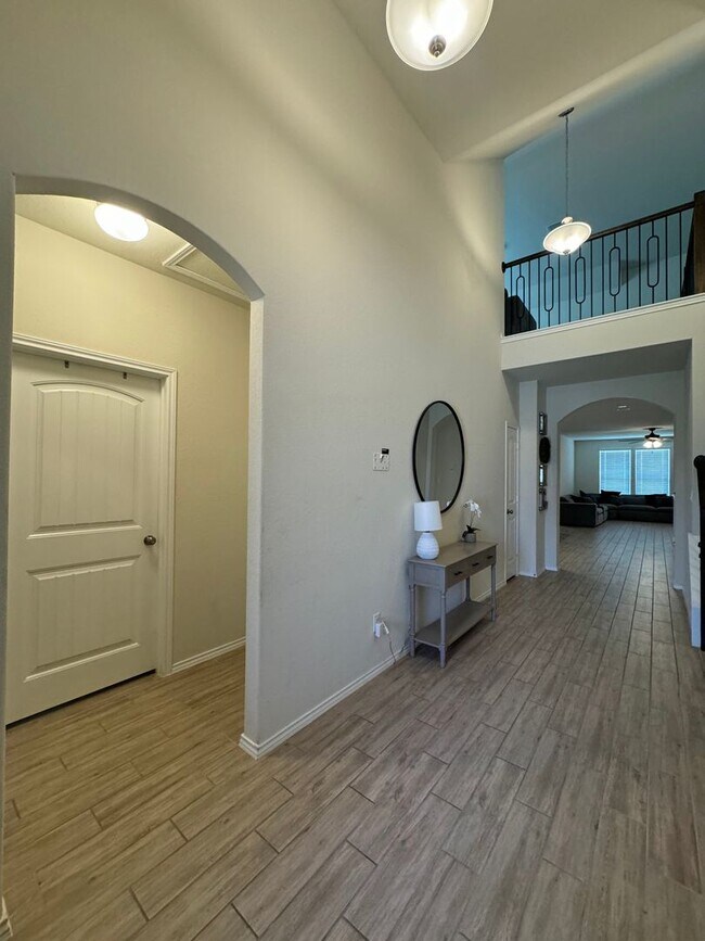 Building Photo - Beautiful 4 BD/3 BA Home Available off Wiseman Rd/Far West San Antonio! Available JULY 1st!