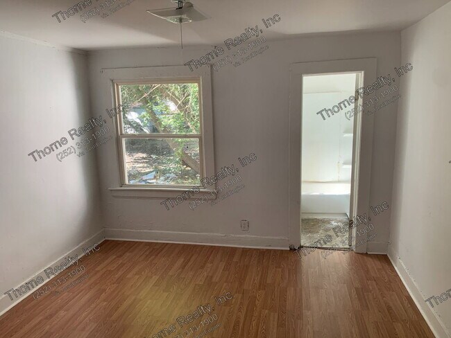 Building Photo - 1316 Clark St
