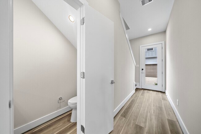 Building Photo - 7514 Sandle St