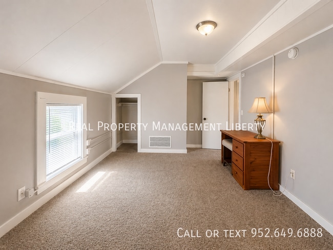 Building Photo - 412 N Cedar St