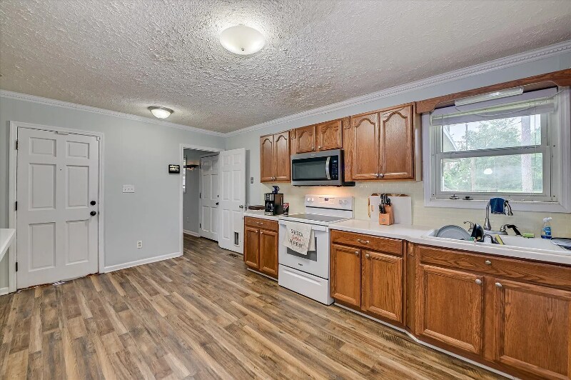 Building Photo - 103 Adams Ln