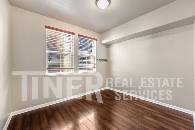Building Photo - 6550 Hearthstone Cir
