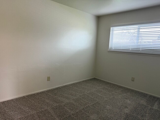 Building Photo - Remodeled 3 bedroom 1 bath house