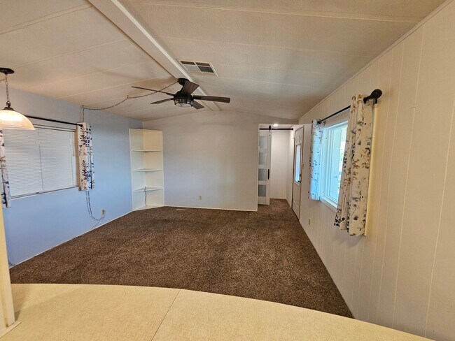 Building Photo - 2 bed/2 bath Manufactured Home in Desirabl...
