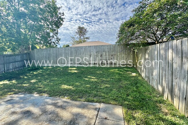 Building Photo - 5593 Shadow Shore Pl