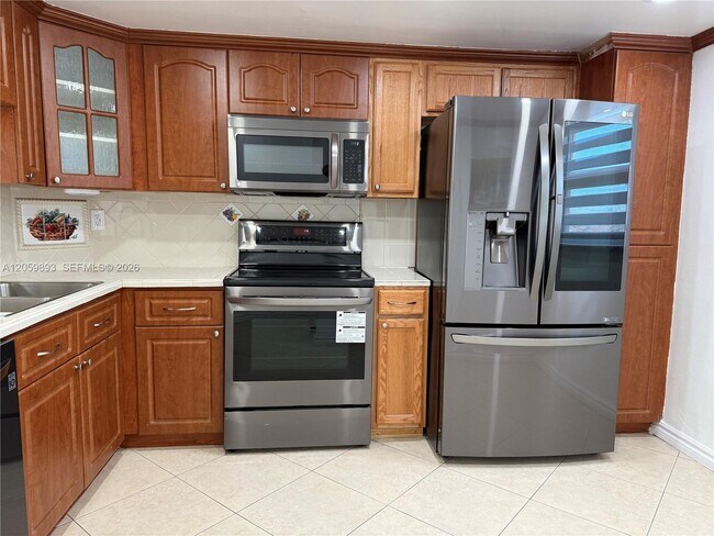 Building Photo - 1100 W 35th St