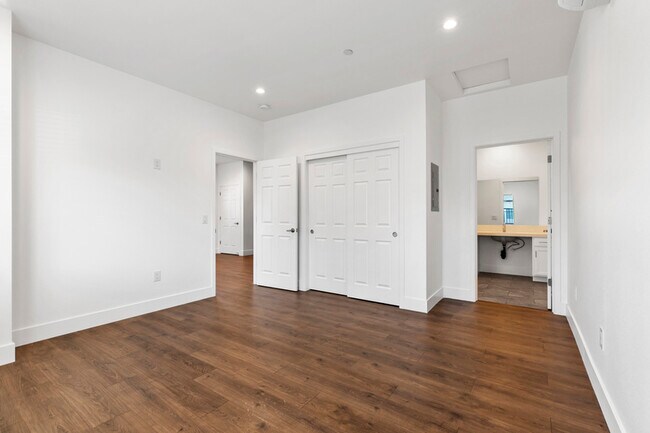 Building Photo - 2600 W Rumble Rd