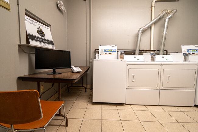 Building Photo - 376 Washington St